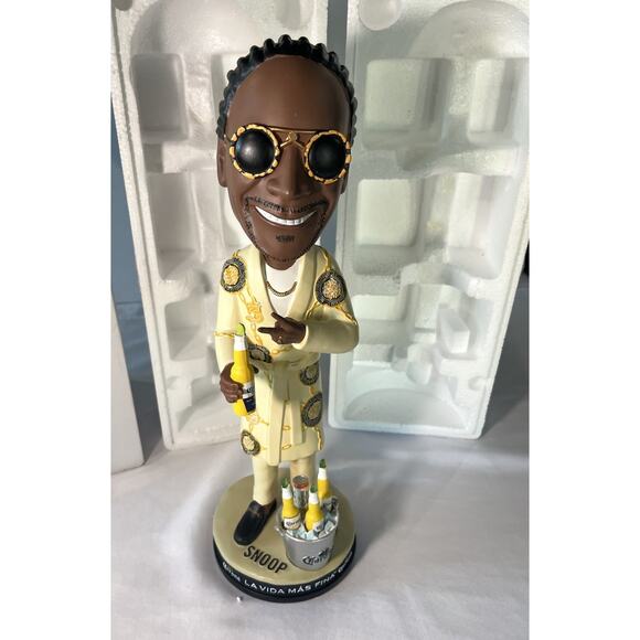 2022 NIB SNOOP DOGG COLLECTORS EDITION BOBBLEHEAD NODDER CORONA BEER 18" W/ BOX - Picture 1 of 8
